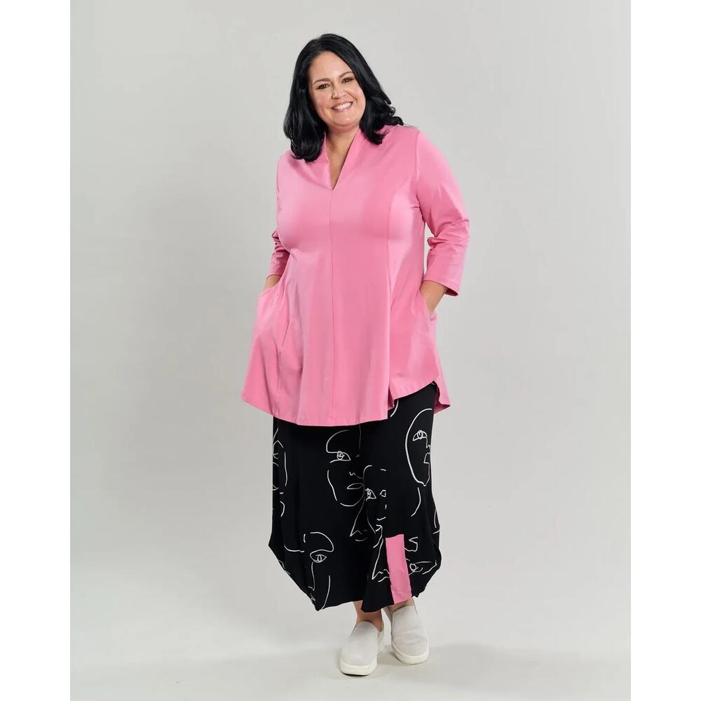 NWT Alembika Gloria V-neck Tunic Top Bazooka Plus Size 2X Pink Barbiecore Resort